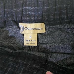 NWT Democracy cropped plaid pants